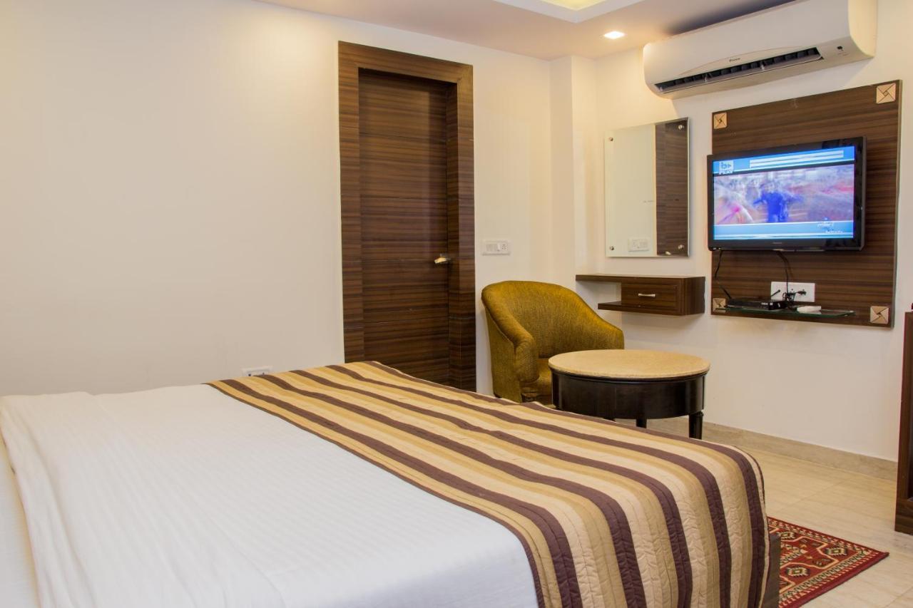 Hotel Pawan Plaza Near Sir Ganga Ram Hospital Delhi  Exterior foto