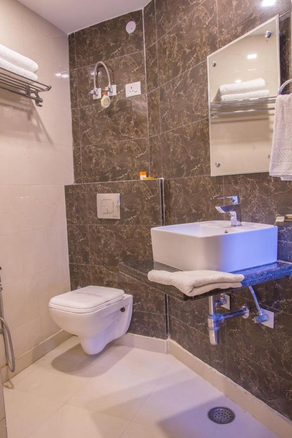 Hotel Pawan Plaza Near Sir Ganga Ram Hospital Delhi  Exterior foto