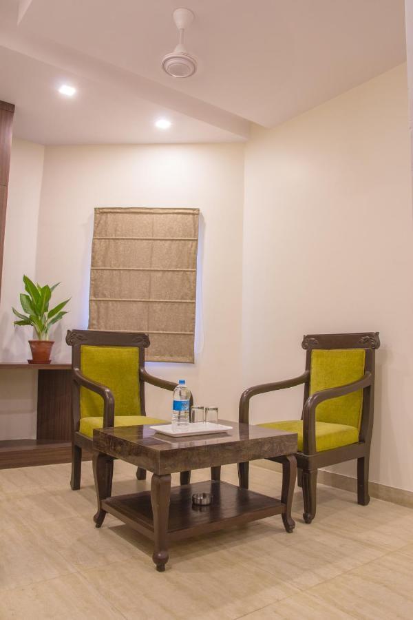 Hotel Pawan Plaza Near Sir Ganga Ram Hospital Delhi  Exterior foto