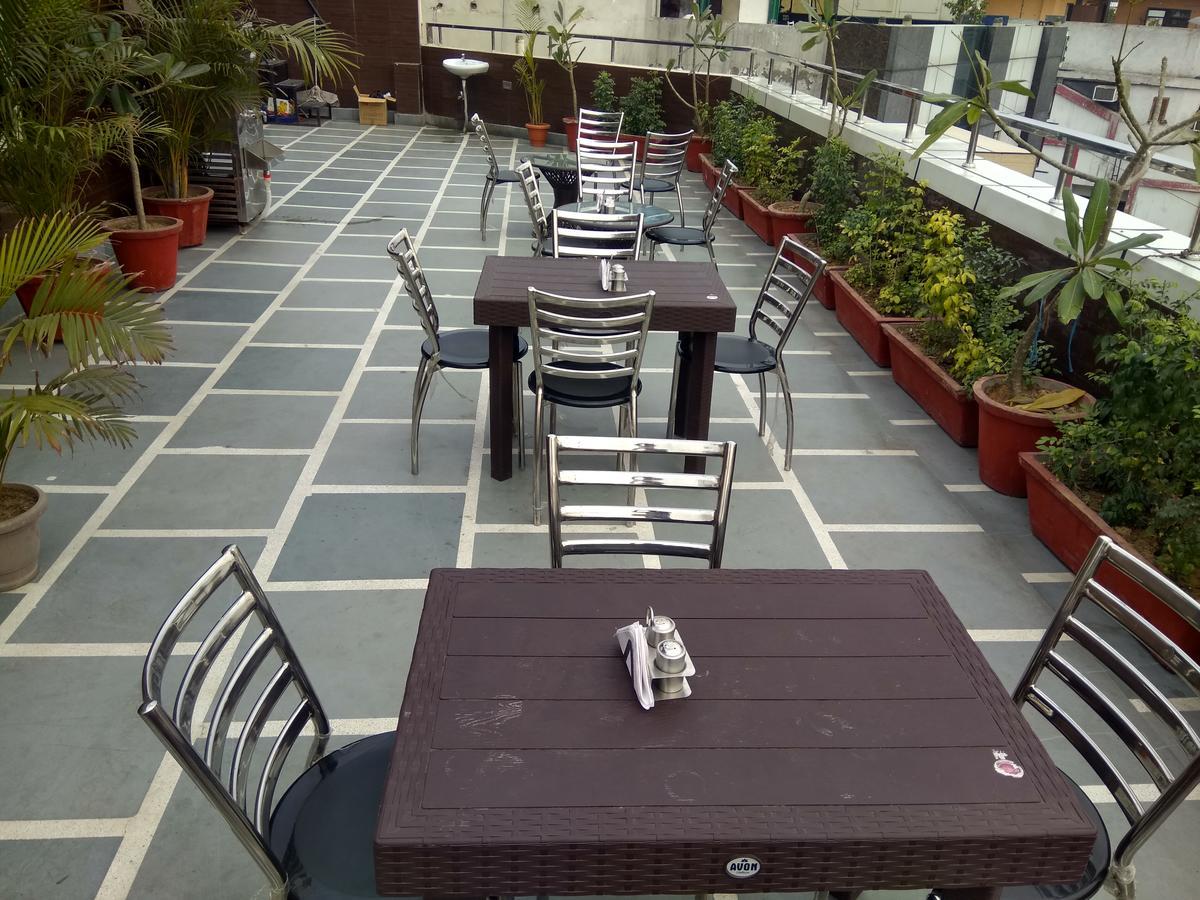 Hotel Pawan Plaza Near Sir Ganga Ram Hospital Delhi  Exterior foto