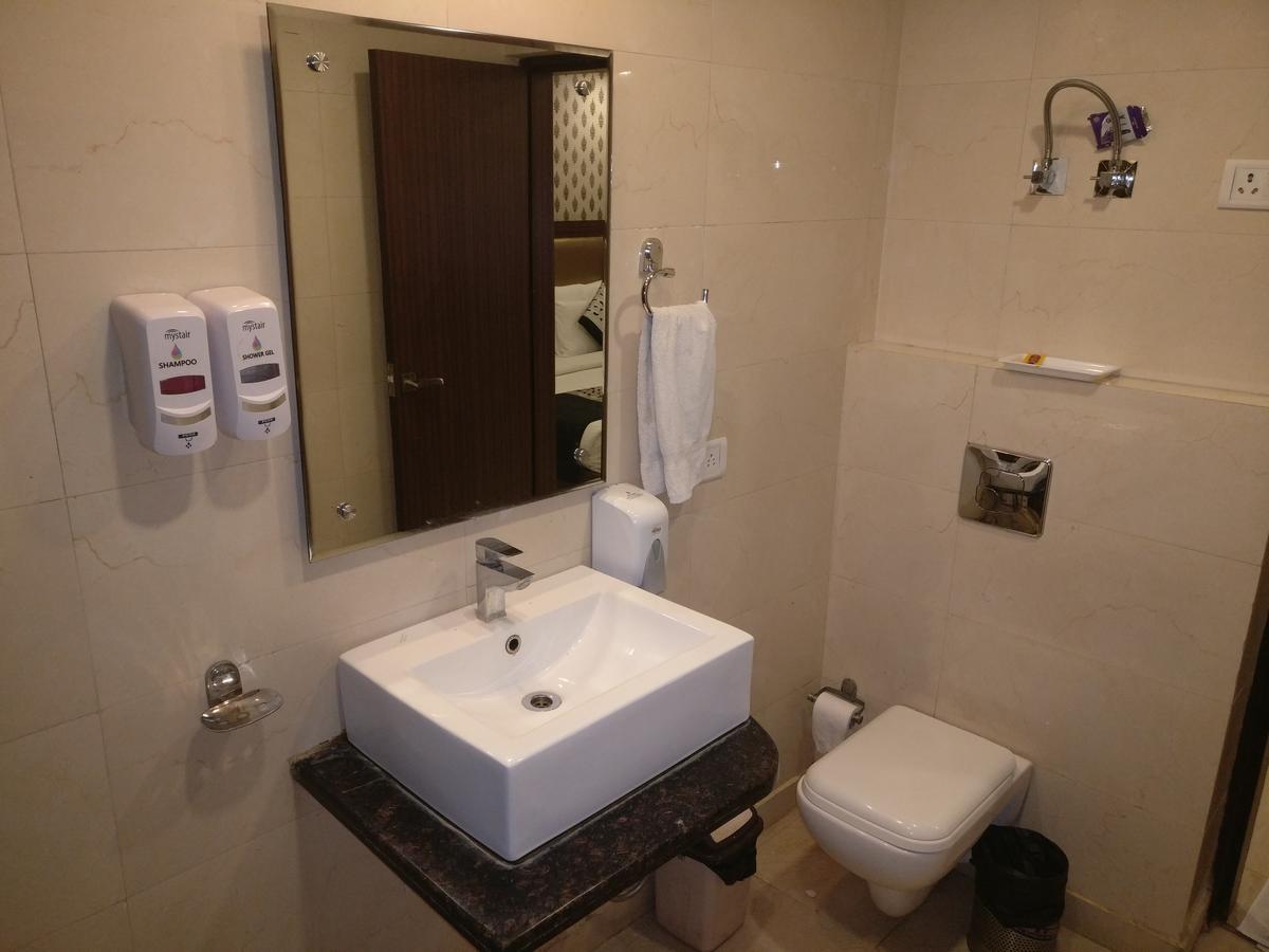 Hotel Pawan Plaza Near Sir Ganga Ram Hospital Delhi  Exterior foto